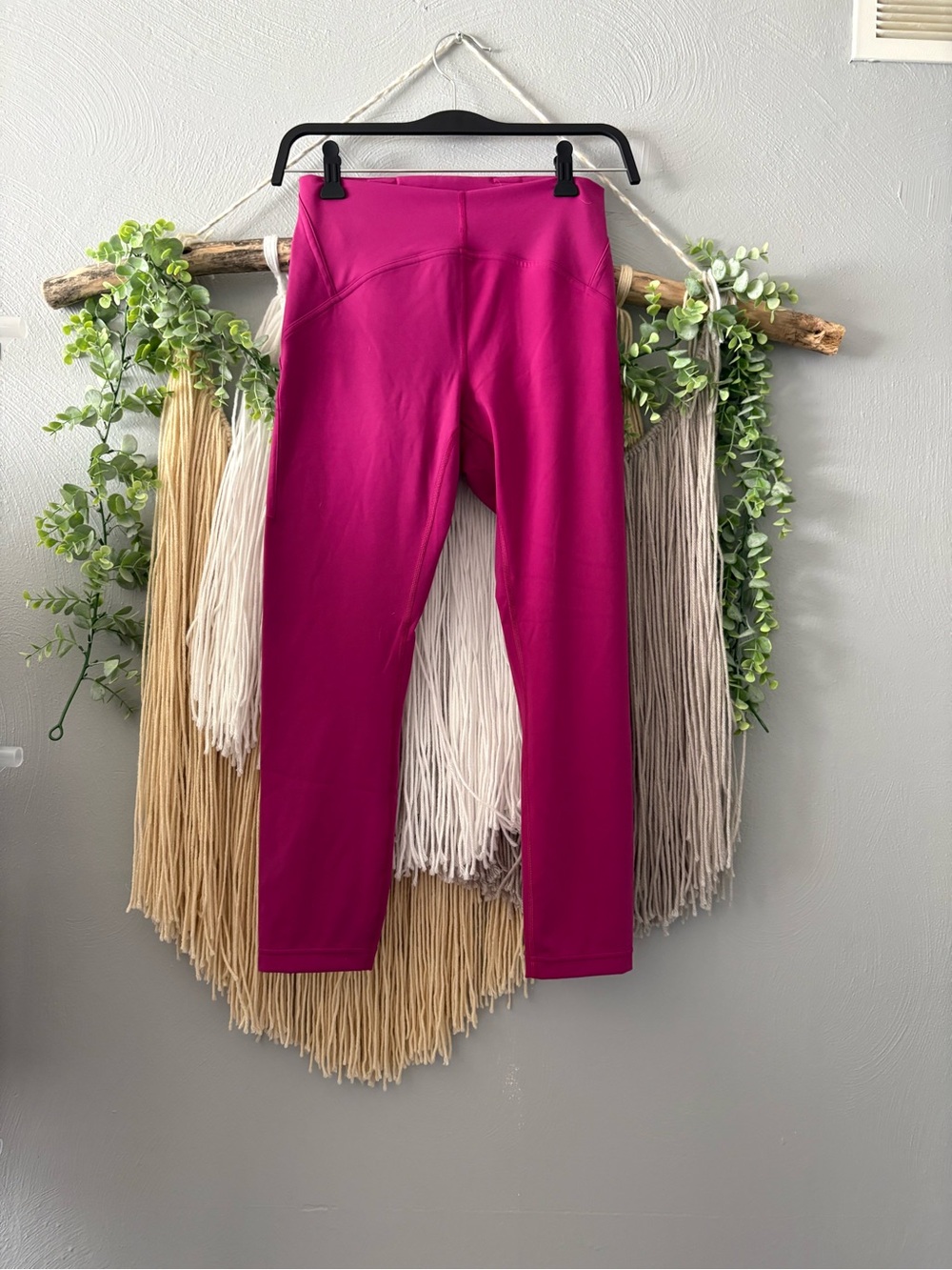 Lululemon 3/4 Cropped Magenta Leggings